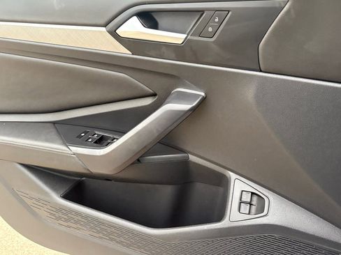 Used 2024 Volkswagen Jetta SE FWD image 28
