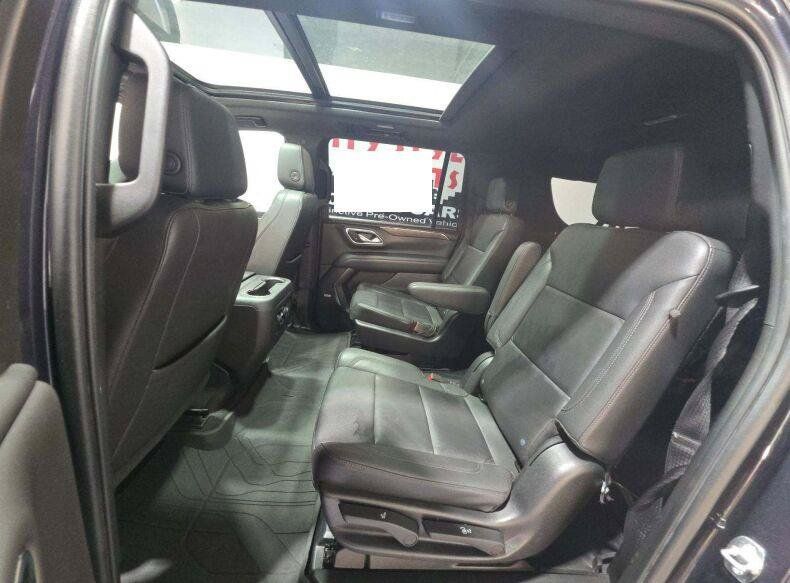 Used 2023 Chevrolet Suburban Z71 w/ Luxury Package AWD/4WD image 6