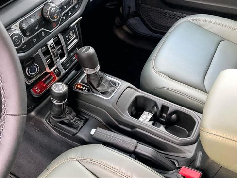Used 2026 Jeep Gladiator Mojave AWD/4WD image 17