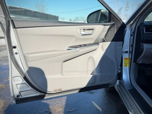 Used 2017 Toyota Camry LE FWD image 8