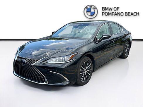 Used 2022 Lexus ES 300h w/ Premium Package FWD image 3