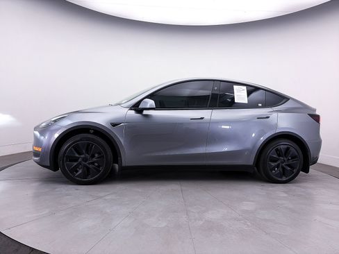 Used 2025 Tesla Model Y Long Range RWD image 37