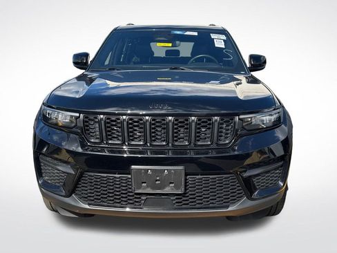 Used 2023 Jeep Grand Cherokee Altitude AWD/4WD image 3