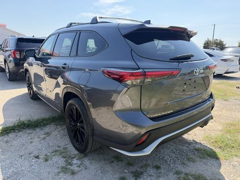 Used 2023 Toyota Highlander XSE AWD/4WD image 2