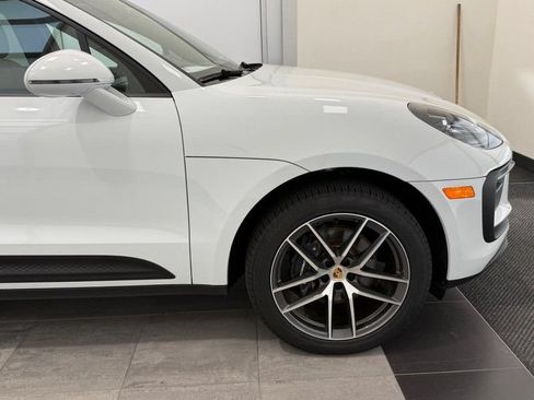 Certified 2025 Porsche Macan AWD/4WD image 10