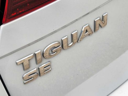 Used 2019 Volkswagen Tiguan SE w/ Panoramic Sunroof Package image 12