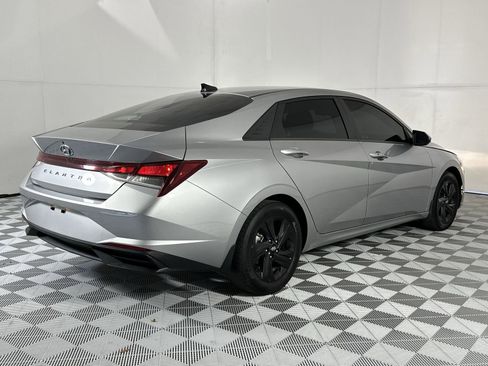 Used 2022 Hyundai Elantra SEL FWD image 8