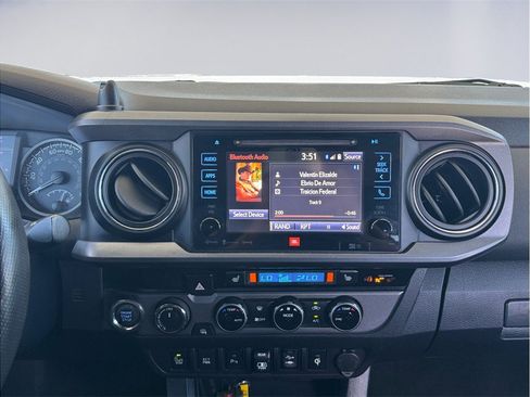 Used 2018 Toyota Tacoma TRD Off-Road AWD/4WD image 12