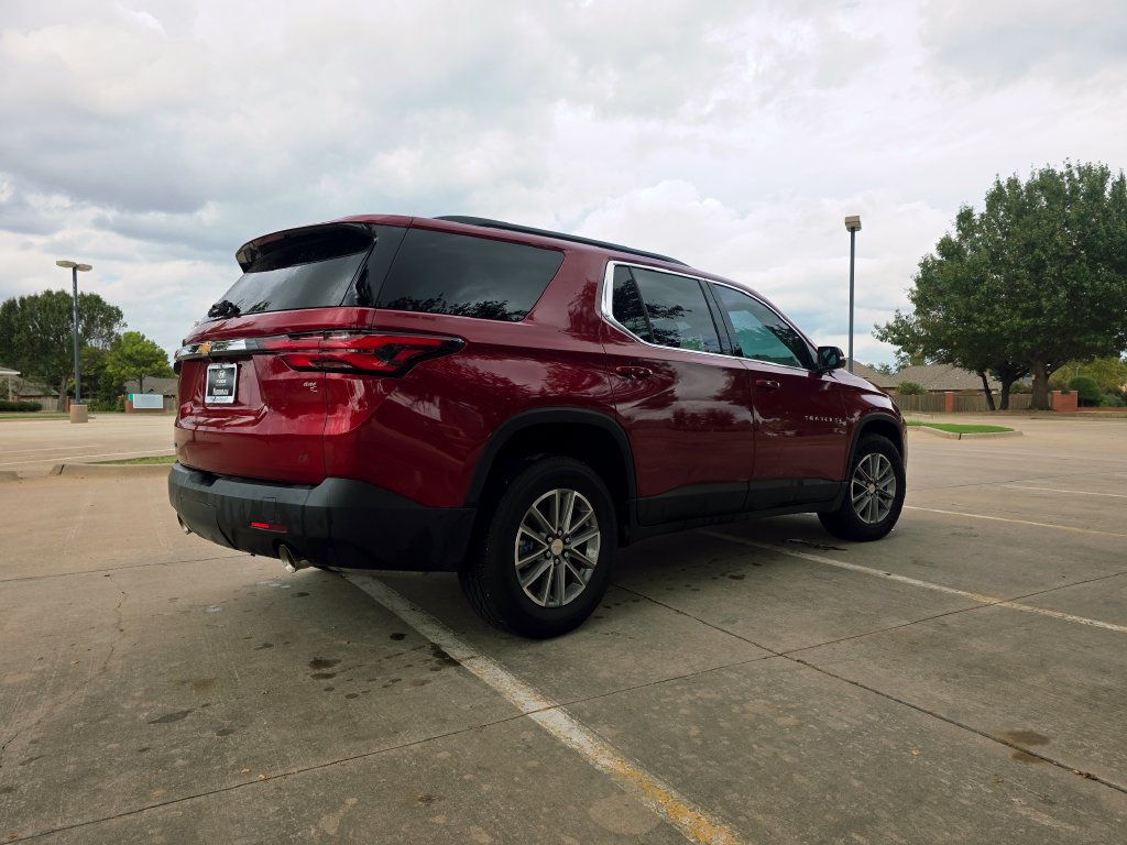 Used 2023 Chevrolet Traverse LT FWD image 17