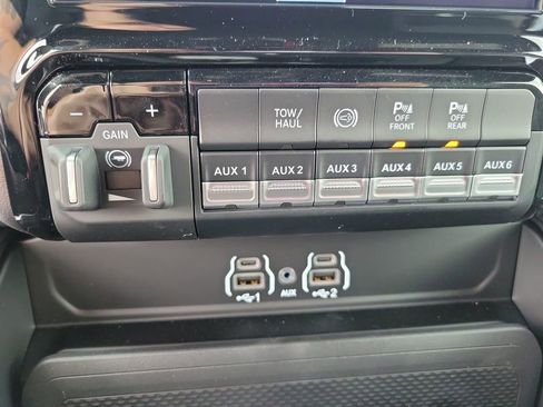 New 2026 RAM 3500 Big Horn AWD/4WD image 16