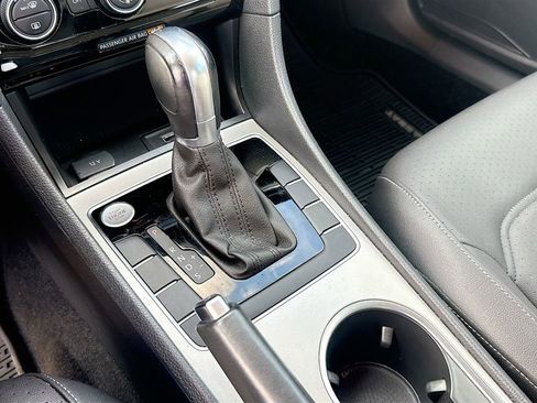 Used 2020 Volkswagen Passat 2.0T R-Line image 15