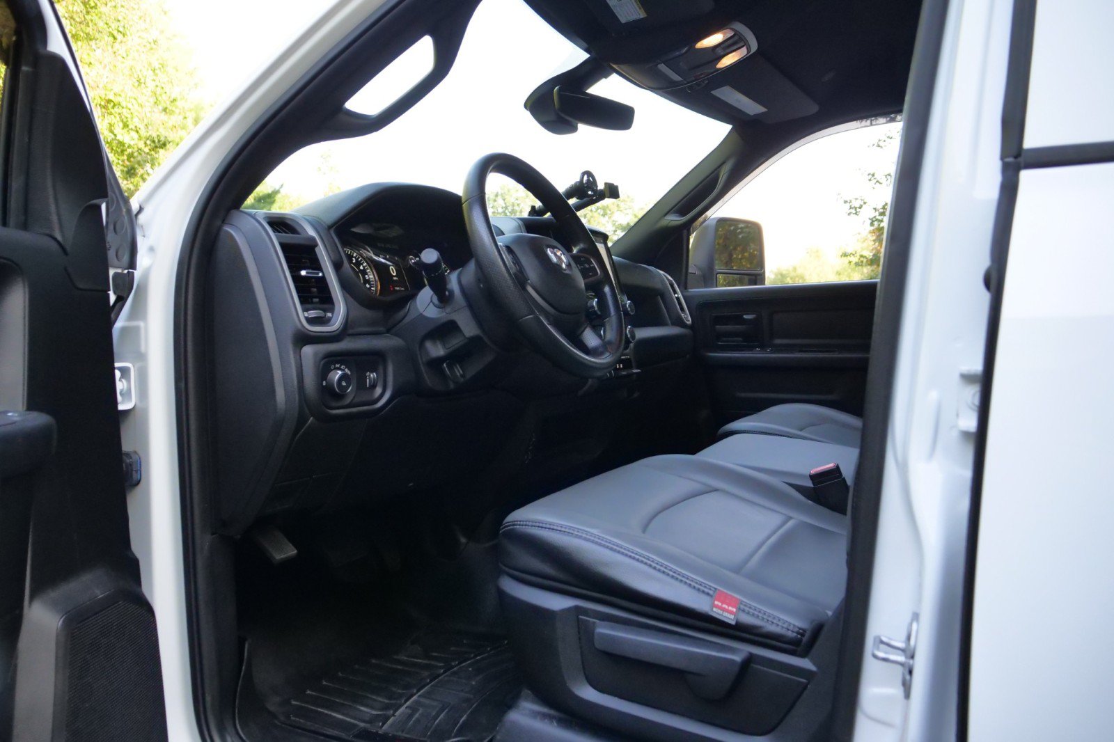Used 2023 RAM 3500 Tradesman w/ Chrome Appearance Group AWD/4WD image 28