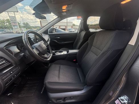 Used 2025 Nissan Rogue SV FWD image 29