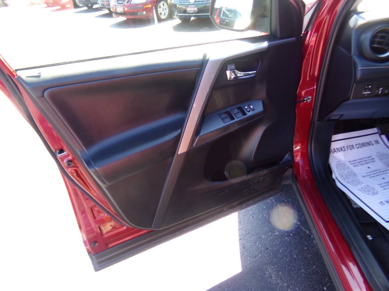 Used 2018 Toyota RAV4 XLE w/ Plus Extra Value Package AWD/4WD image 12