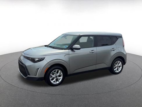 Used 2025 Kia Soul LX w/ LX Technology Package FWD image 8