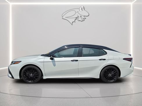 Used 2022 Toyota Camry XSE FWD image 8
