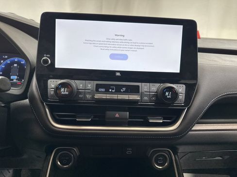 Used 2024 Toyota Grand Highlander Limited image 31