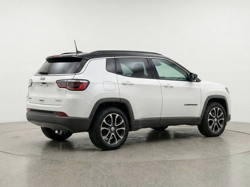 Used 2025 Jeep Compass Trailhawk AWD/4WD image 9