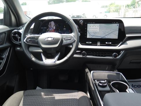 Used 2026 Chevrolet Equinox LT FWD image 15