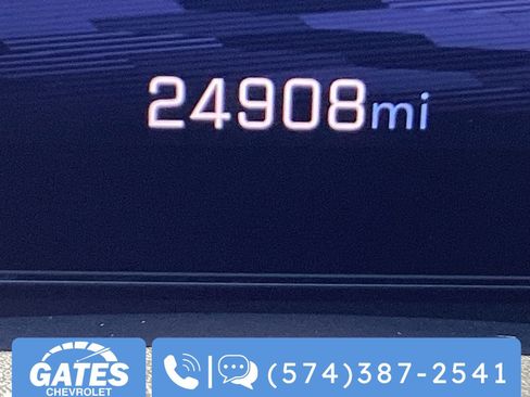 Used 2025 Chevrolet Traverse LT image 4