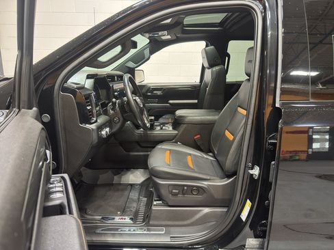 Used 2025 GMC Sierra 1500 AT4 w/ AT4 Premium Package AWD/4WD image 19