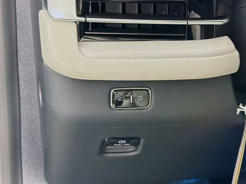 New 2026 Lincoln Navigator Reserve AWD/4WD image 11