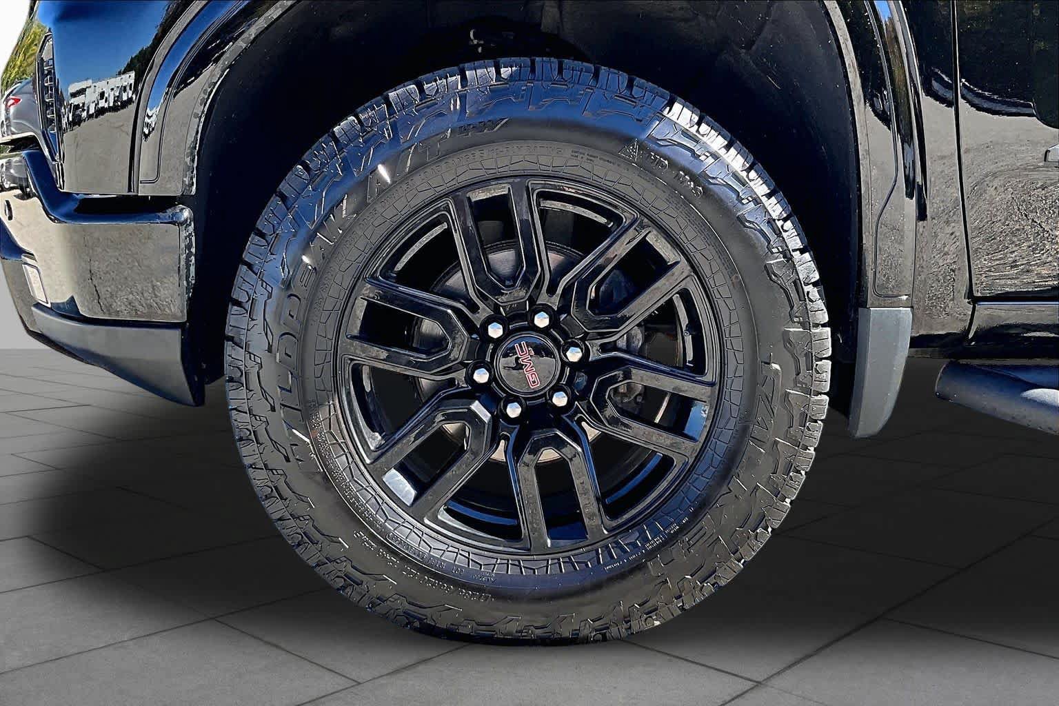 Used 2023 GMC Sierra 1500 AT4 w/ AT4 Premium Package AWD/4WD image 11