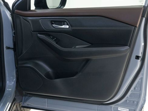 Used 2023 Nissan Rogue SL w/ SL Premium Package image 19