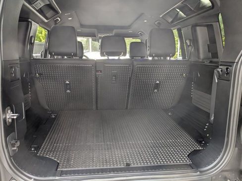Used 2025 Land Rover Defender 110 S AWD/4WD image 6