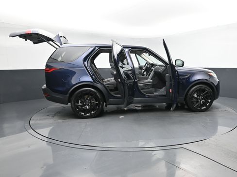 Used 2023 Land Rover Discovery S image 30