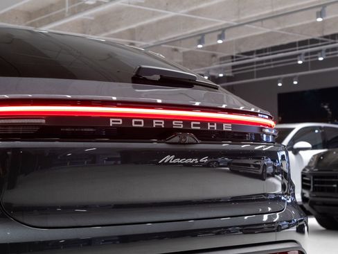Certified 2026 Porsche Macan 4 Electric AWD/4WD image 31