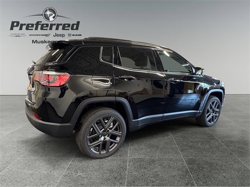 New 2026 Jeep Compass Limited image 17