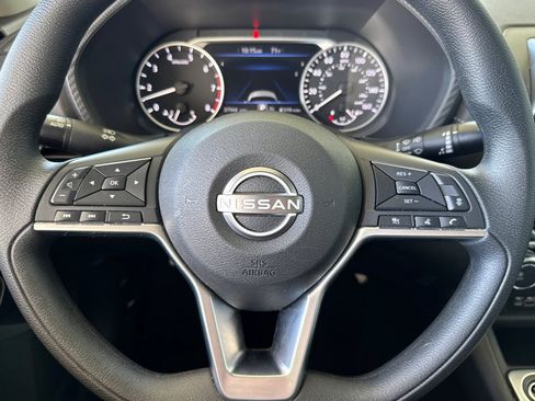 Used 2025 Nissan Sentra SV FWD image 11