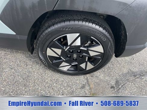 Used 2025 Hyundai Kona SEL FWD image 12