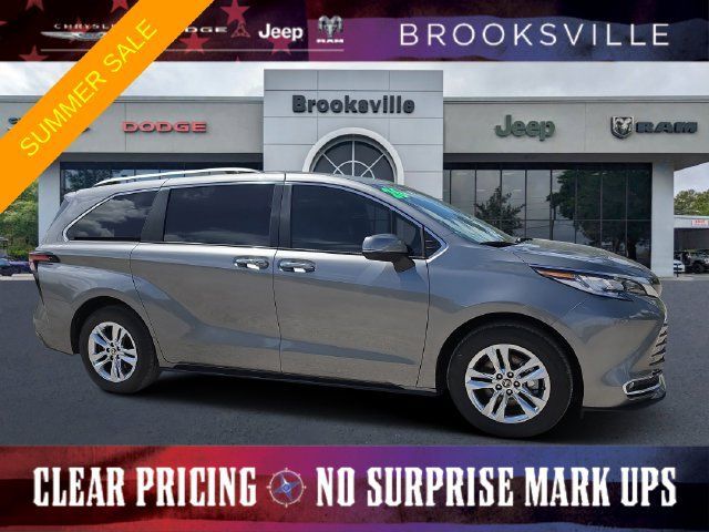 Used 2026 Toyota Sienna Limited FWD image 1