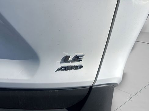 Used 2020 Toyota RAV4 LE w/ Carpet Mat Package AWD/4WD image 14