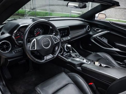 Used 2016 Chevrolet Camaro LT RWD image 2