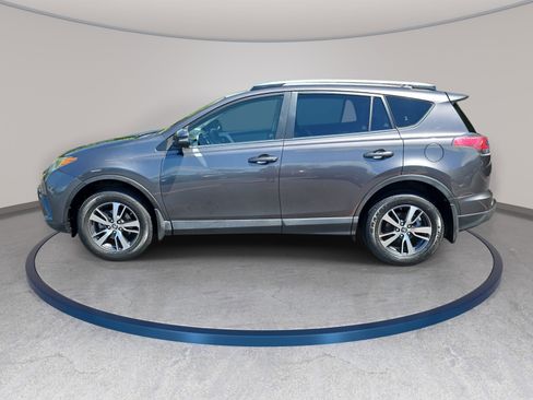 Used 2018 Toyota RAV4 XLE AWD/4WD image 8
