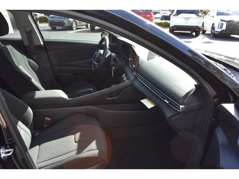 New 2026 Hyundai Elantra SE image 14