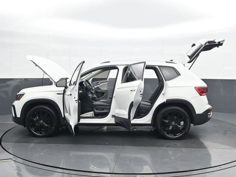 Used 2022 Volkswagen Taos SE image 27