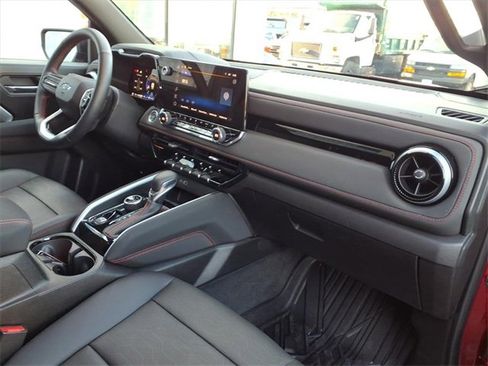 Used 2024 Chevrolet Colorado Z71 w/ Z71 Convenience Package 2 image 19