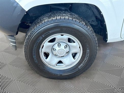 Used 2021 Toyota Tacoma SR image 31