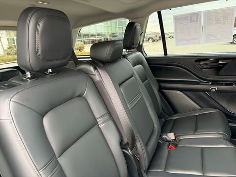 Used 2025 Lincoln Aviator AWD image 38