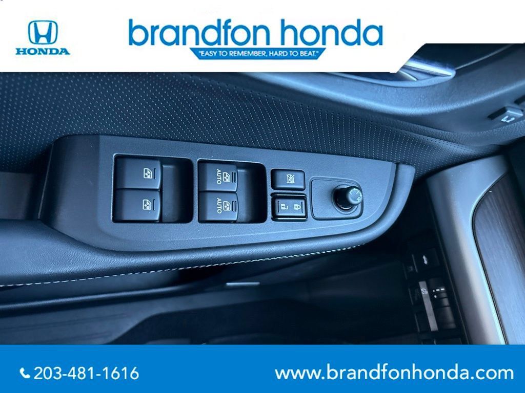 Used 2017 Subaru Legacy 3.6R Limited AWD/4WD image 13