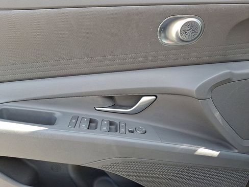 Used 2024 Hyundai Elantra SE FWD image 13
