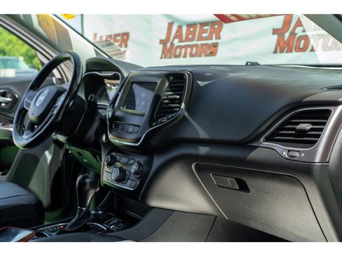 Used 2021 Jeep Cherokee Latitude Lux w/ Mopar Interior Package AWD/4WD image 33