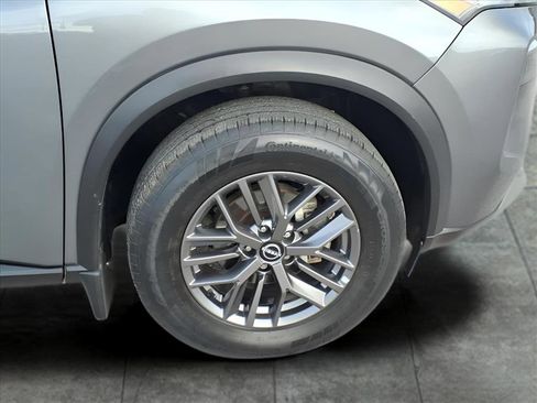 Used 2023 Nissan Rogue S image 9