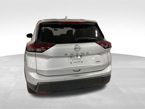 Used 2025 Nissan Rogue SV image 6
