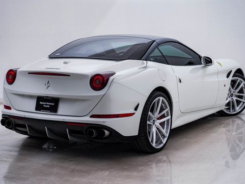 Used 2015 Ferrari California T image 9