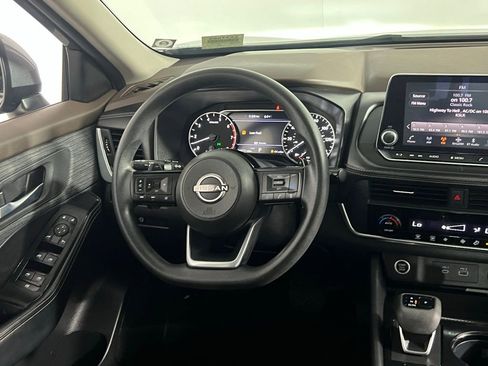 Used 2023 Nissan Rogue SV image 13